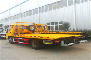 福贡附近拖车救援搭电